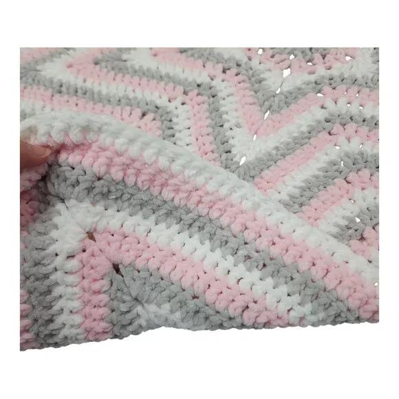 Star Shaped Crocheted Throw Blanket Soft Fluffy Hand Made Crochet Pink Gray